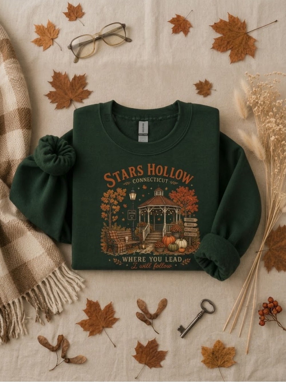 Gildan Stars Hollow Forest Green Graphic Sweatshirt